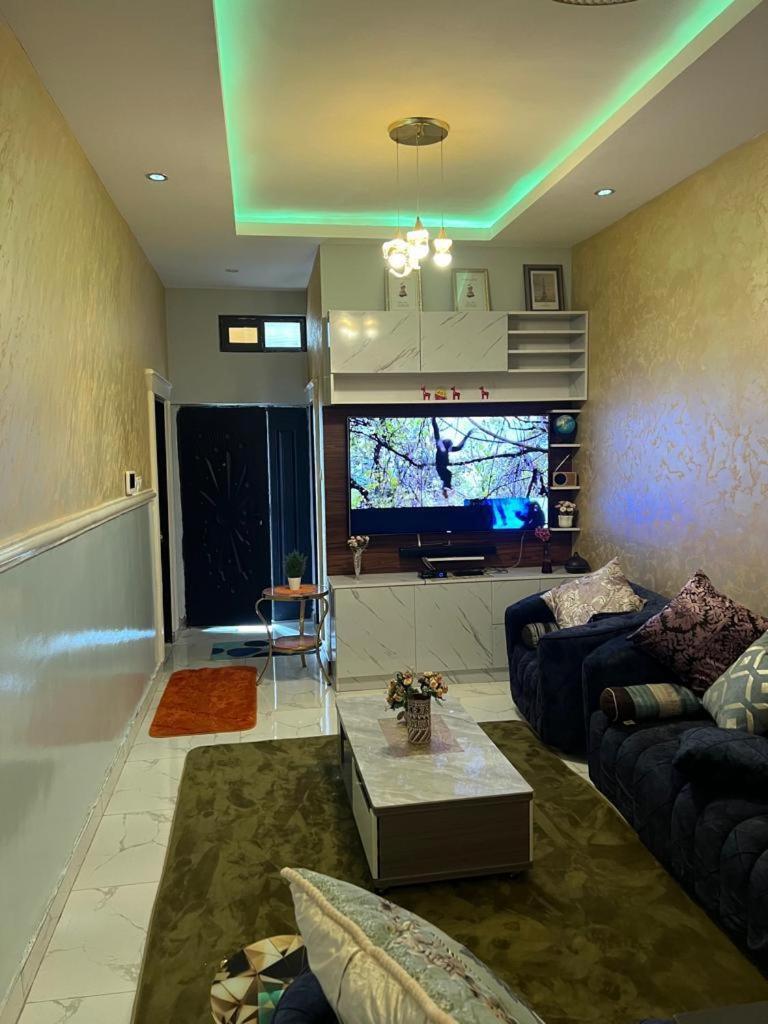 Fowaa Lux Bed & Breakfast Tema Ngoại thất bức ảnh